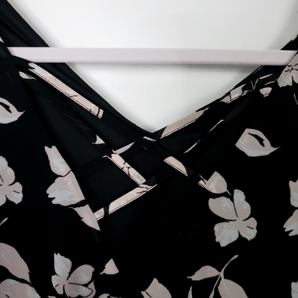 Torrid floral blousen cross back top size 2 - Picture 6 of 9
